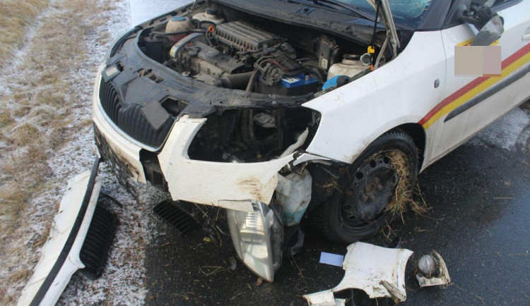 Smyk řidičce způsobil lehká zranění a škodu přes 80 tisíc