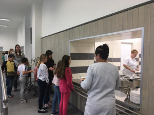 Základní škola Svatoplukova se dočkala nové jídelny se cvičnou kuchyňkou