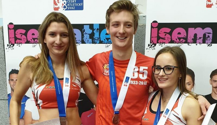 Atleti - zleva Mičunková, Pospíšil, Kubíčková