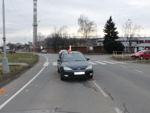 Opilého muže srazilo na přechodu auto. Chodec nadýchal přes tři promile alkoholu