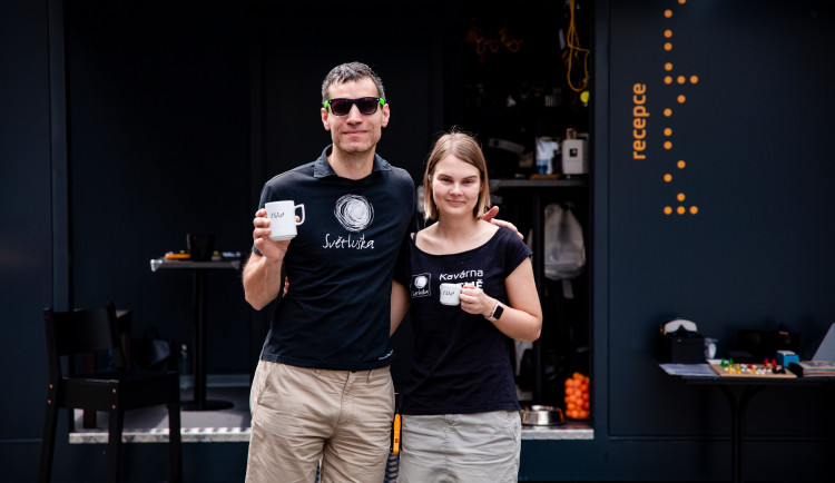 Na Kavárnu POTMĚ se budou moct lidé těšit na Horním náměstí v Olomouci