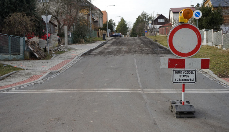 Oprava ulice v Zábřehu vyjde na 12,4 milionu korun. Po rekonstrukci přibudou nová parkovací místa