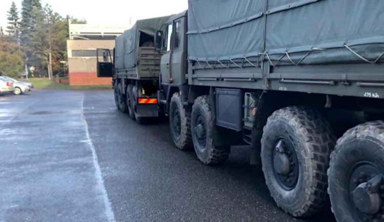 Na facebooku se šíří informace, že vojáci uzavírají tajně Olomouc kvůli koronaviru. Je to hoax