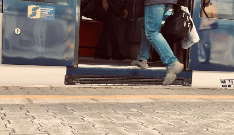 Opozice kritizuje (staro)nové Stadlery. Kvůli jejich "bezbarérovosti" se budou upravovat nástupiště