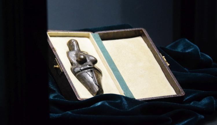 size4-15755400273039-124-venuse