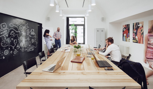 Od zvládnutí trémy až po vektorovu grafiku. Vault 42 nabídne praktické kurzy a workshopy ve své akademii