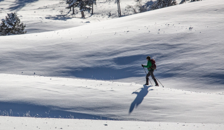 Muž zemřel při túře na běžkách