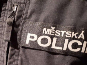 Bezdomovci se schovávali před zimou v cizí chatě