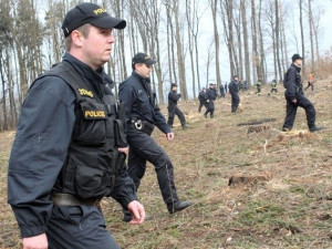 Policisté z Jesenicka pátrali po muži, který vyhrožoval sebevraždou