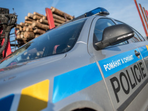 Zloděj odčerpal ze strojů u Klopiny padesát litrů nafty