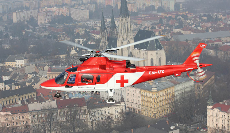 Ministerstvo podepsalo novou smlouvu na leteckou záchranku. V Olomouci zůstane jeden vrtulník