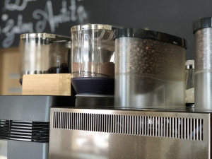 Vykradením dvou automatů na kávu způsobil škodu téměř třicet tisíc