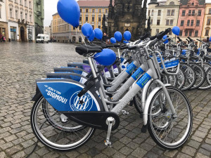 Tři sta kol v ulicích města. Olomouc rozšiřuje nabídku sdílené dopravy