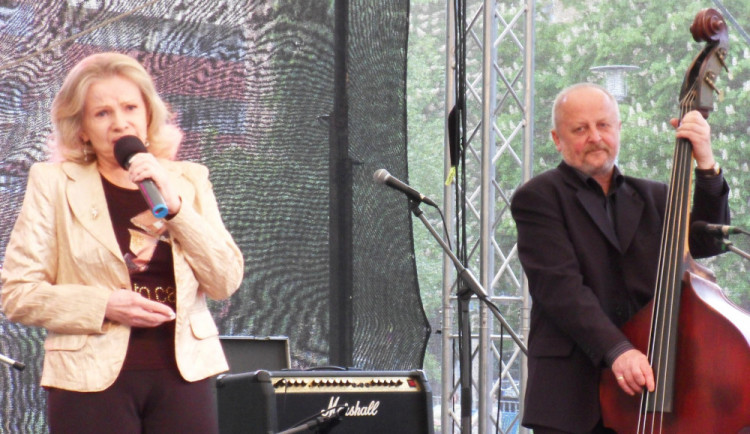 Zemřela Eva Pilarová, poslední rozloučení kvůli koronaviru nebude