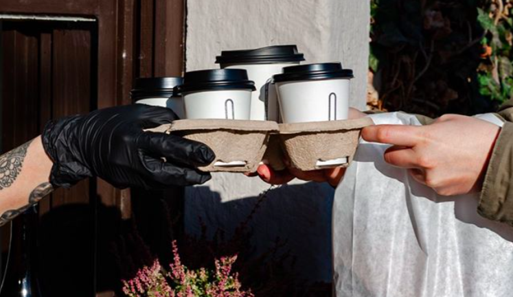 Oblíbená olomoucká kavárna Long Story Short zřizuje hladové okno. Vydávat bude pečivo, kávu i pivo