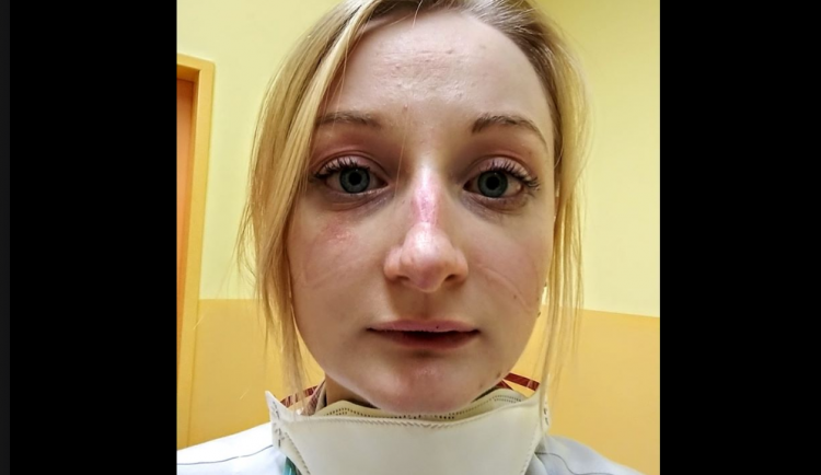 Už nemůžeme. Nespíme, nejíme. Lidé nám přitom lžou, jen aby byli otestování, svěřila se na sítích doktorka