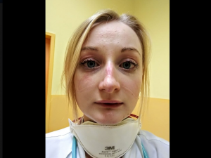 Už nemůžeme. Nespíme, nejíme. Lidé nám přitom lžou, jen aby byli otestování, svěřila se na sítích doktorka