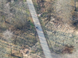 VIDEO: Uzavřenou oblast Litovle a okolí střeží policie i letecky, hledají nezodpovědné prchající občany