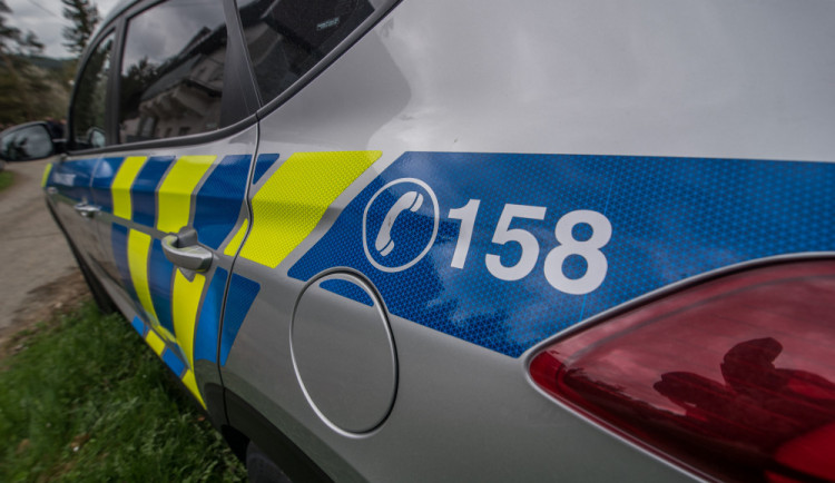 Policie přitvrzuje kvůli koronaviru tresty, muži za krádež nářadí v rodinném domě hrozí osm let vězení