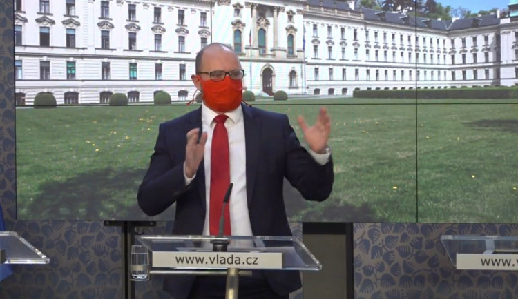 Děti by se mohly do škol vrátit v druhé polovině května, letní prázdniny přerušeny nebudou