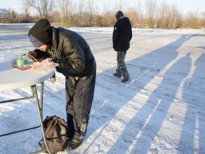 Olomoucká noclehárna kvůli mrazu naplnila své kapacity, charita další zájemce odmítá