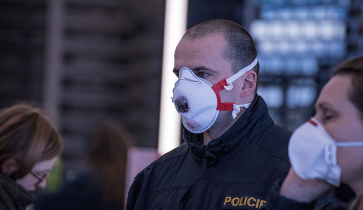 V Olomouckém kraji je šest nakažených policistů, další stovka je v karanténě