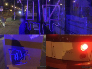 Mladíci v Olomouci pomalovali zastávky tramvaje i samotnou tramvaj