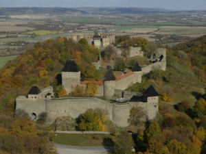 Na zavřených památkách se dál pracuje. Dokončují se opravy i se uklízí parky
