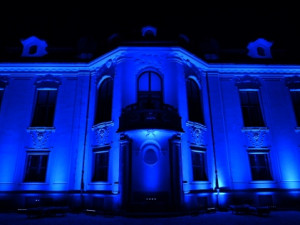 Modrá jako symbol porozumění. Rozsvítí se také Olomoucký kraj