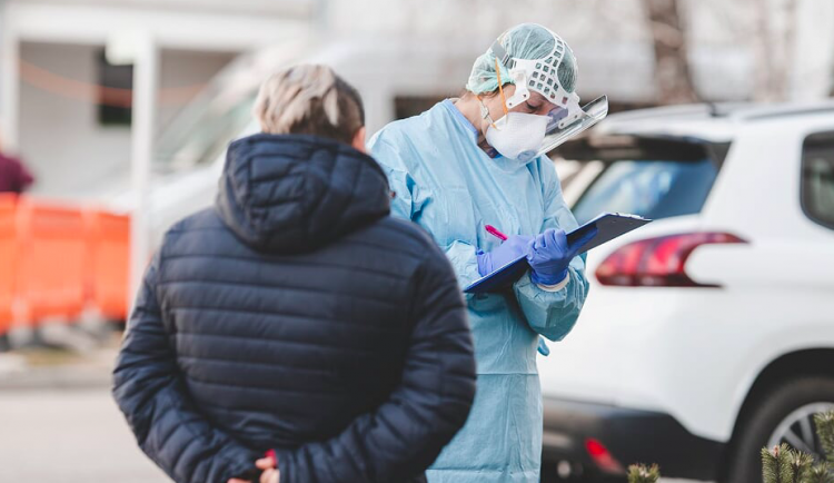 Testování vzorku tisíce lidí může odhalit rozsah epidemie, míní vědci z univerzity