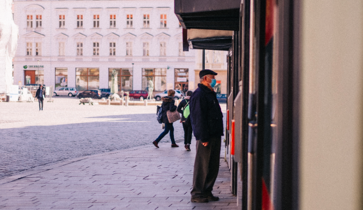 V kraji přibylo od sobotního večera 37 případů nákazy koronavirem