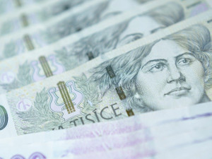 Senát schválil příspěvek 25 tisíc korun pro živnostníky, první peníze by mohly začít chodít příští týden