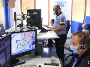 VIDEO: Jak fungují policisté na lince 158 v době pandemie? Za celou dobu přijali v kraji 6 tisíc telefonátů