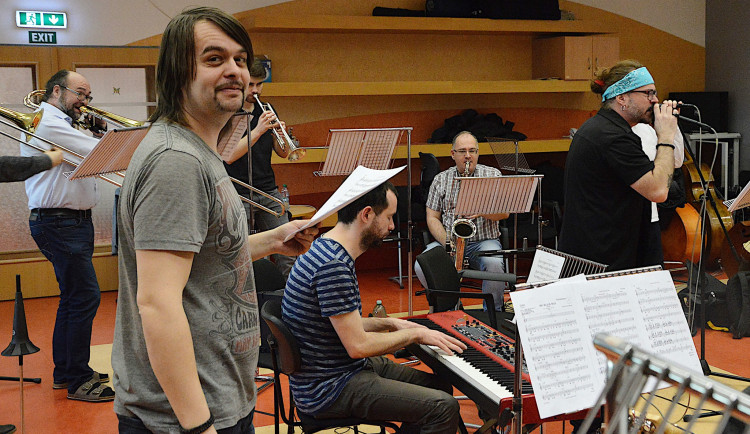 Hudebníci cvičí i na tento koncert.