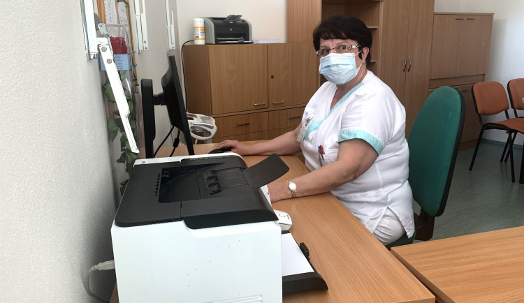 V přerovské nemocnici se střídají dva týmy, které uvaří stovky jídel denně