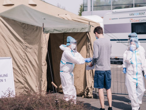 FOTO/VIDEO: Olomouc má za sebou první den plošného testování, takto to dnes vypadalo u Globusu