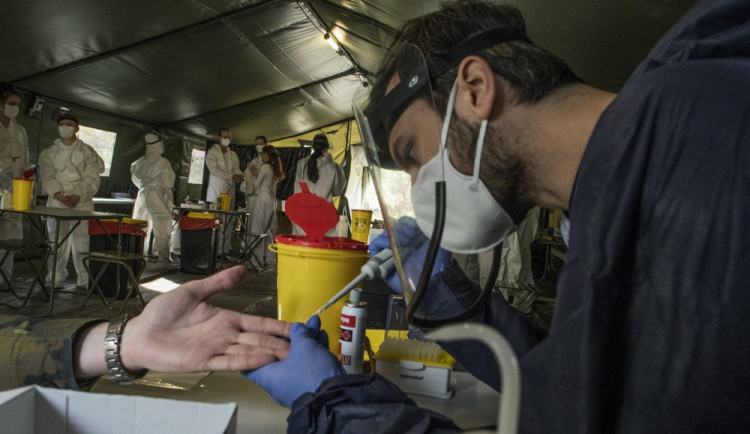 Na Olomoucku se do testovací studie zapojilo o několik tisíc dobrovolníků více, než bylo v plánu