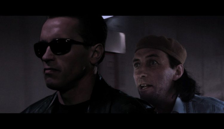 VIDEO: Arnold se vrátil z budoucnosti, aby zachránil Bohuše proti zlovolnému Babišovi