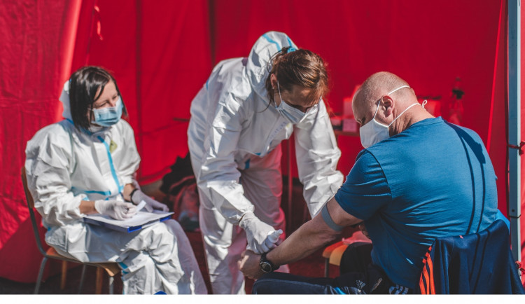 Olomoučtí medici postupně ukončují pomoc, vracejí se ke studiu