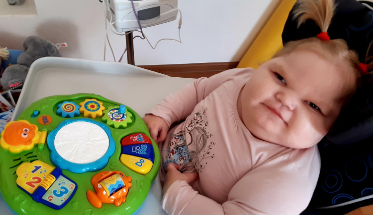 Bezbariérová koupelna je nutností, sami ale rodiče Izabelky rekonstrukci finančně nezvládnou. Pomůžete?