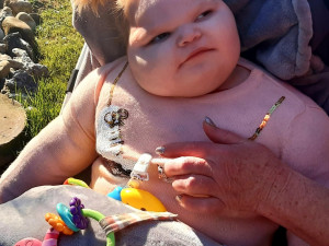 Bezbariérová koupelna je nutností, sami ale rodiče Izabelky rekonstrukci finančně nezvládnou. Pomůžete?