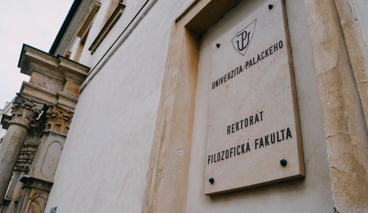 Olomoucká univerzita odložila kvůli pandemii promoce až na podzim