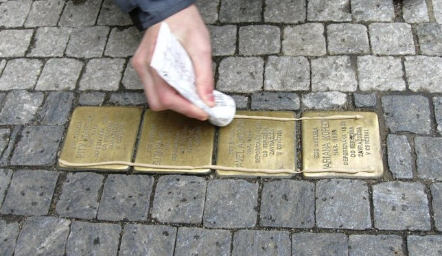 V Prostějově přibudou další kameny zmizelých