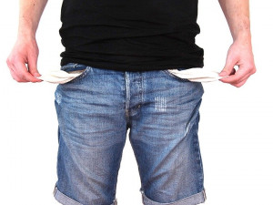 Více než polovina Čechů má v současné době problém vyjít s výplatou