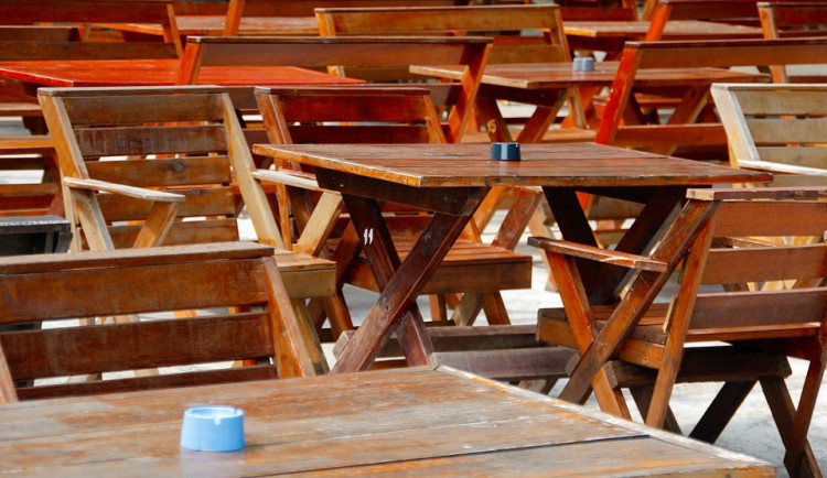 Pivovary pomáhají restauracím s přípravou na obnovení provozu