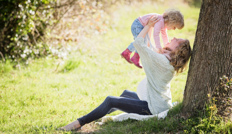 Na dnešek připadá Svátek matek. Proč se slaví a jaká je jeho historie?
