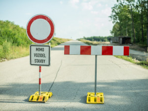 Rekonstrukce mostu uzavřela silnici z Ústína do Těšetic. Uzavírka potrvá do září