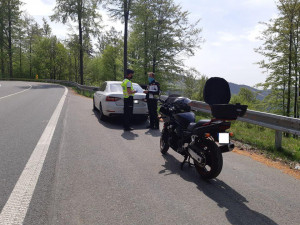 Policisté se o víkendu zaměřili na kontrolu motocyklistů v nebezpečných úsecích