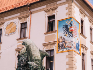 FOTO: Olomouckou radnici zdobí nové sluneční hodiny