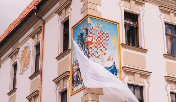 FOTO: Olomouckou radnici zdobí nové sluneční hodiny